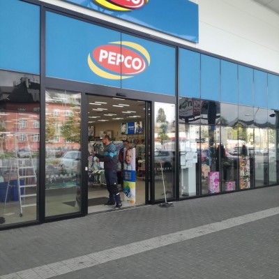 Hala II.a etapa - KIK, PEPCO, BANQUET, banka ČS